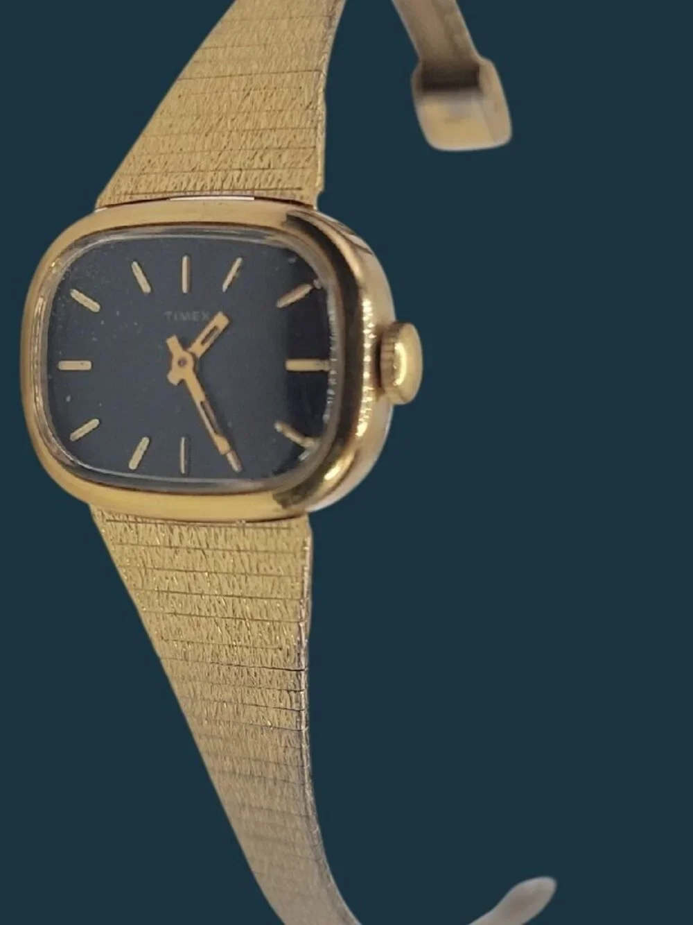 Vtg Timex Mechanical Ladies Watch Black Dial Gold Tone Textured Mesh Band 7.5